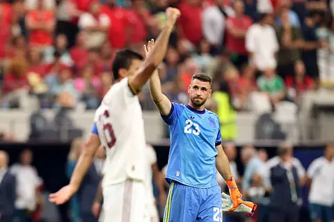 609 دقائق بشباك نظيفة.. أوناي سيمون يحقق رقمًا تاريخيا في كأس العالم